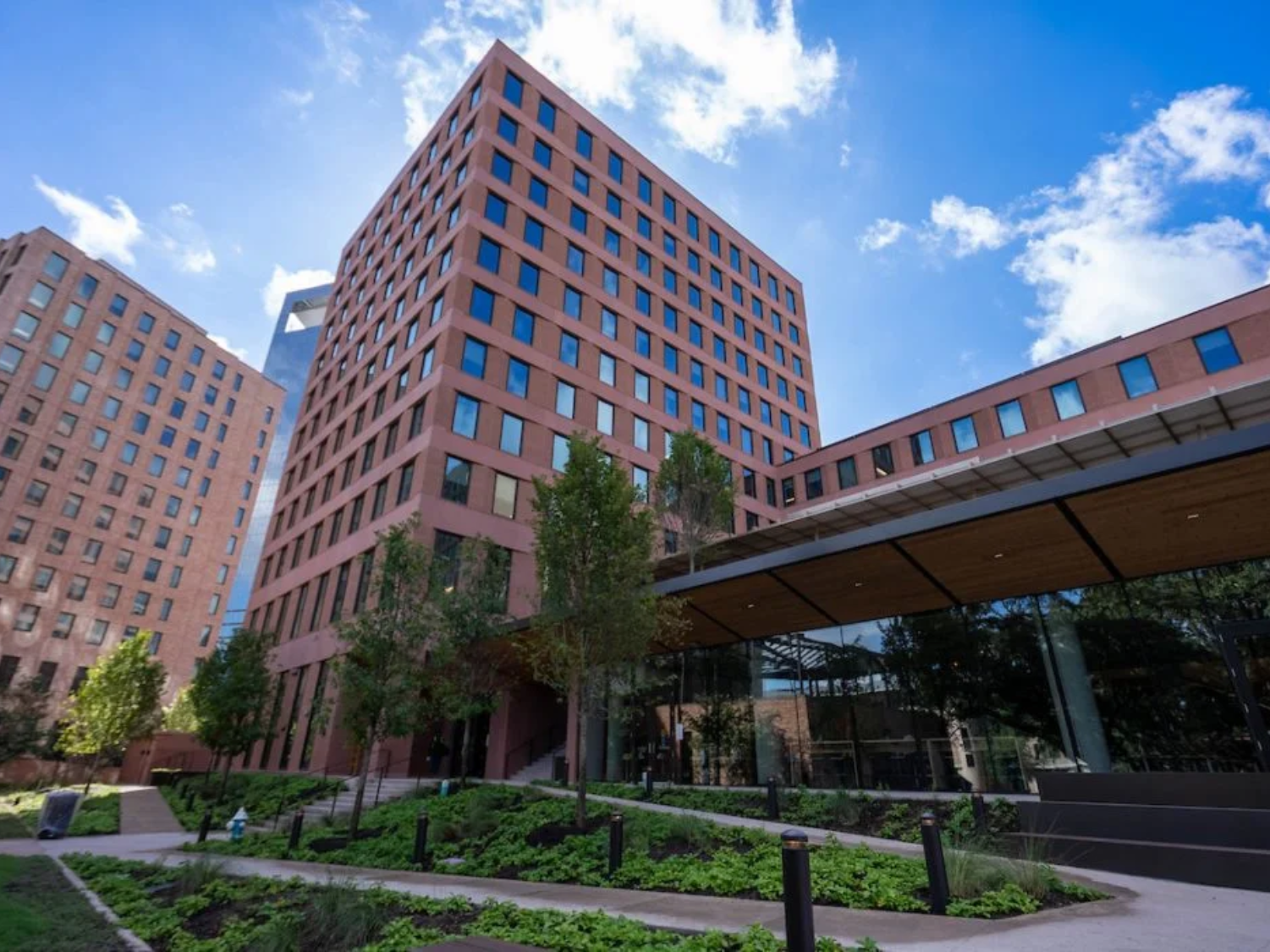 Lovett College carries its community into new home
