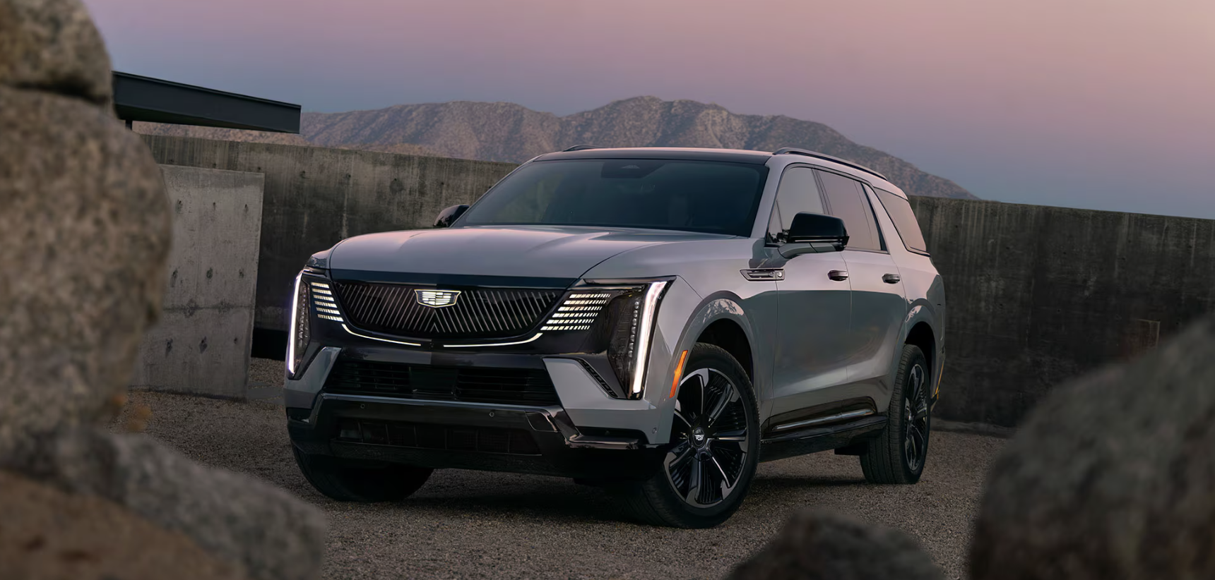 CADILLAC DEALER NEAR BRENTWOOD, LOS ANGELES