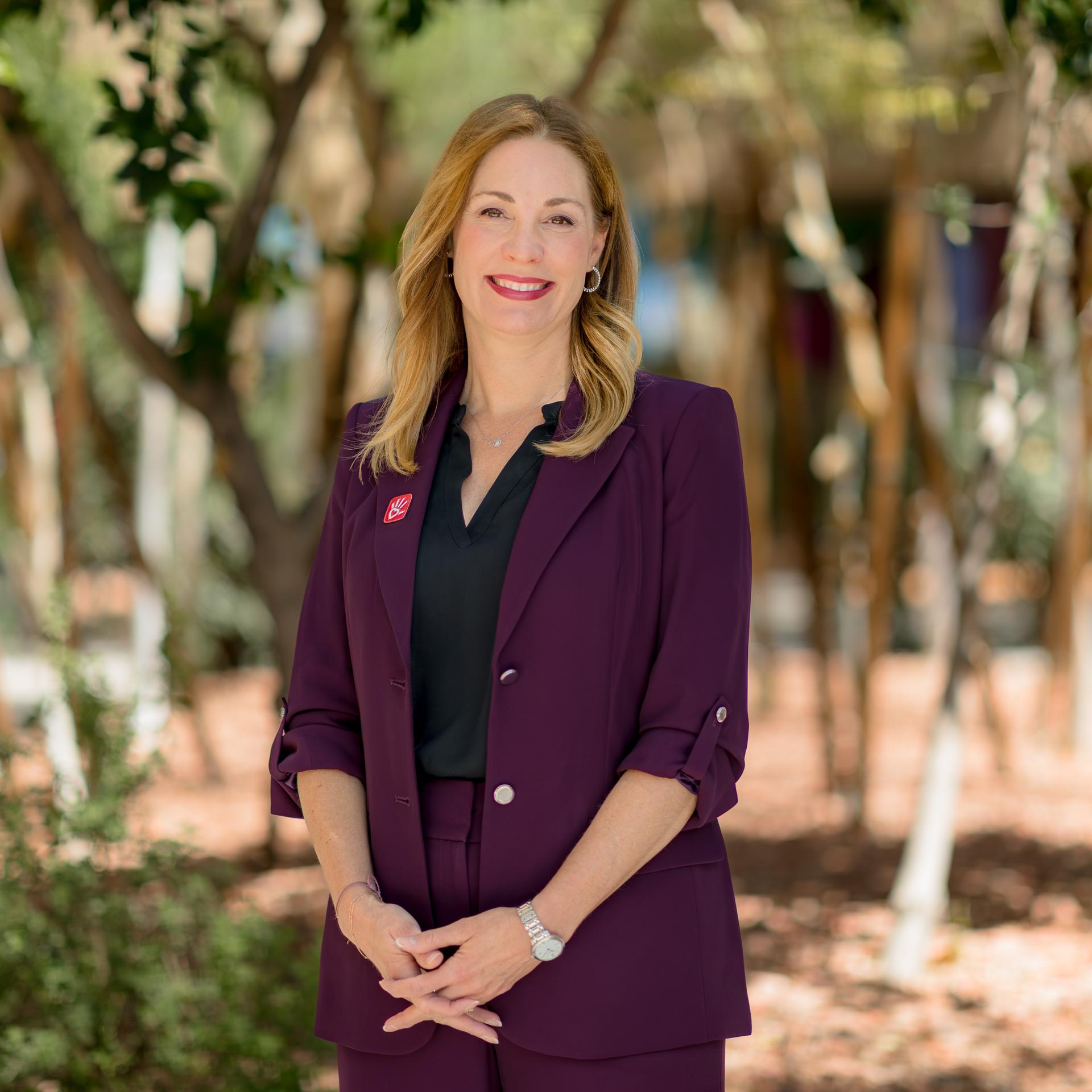 Photograph of Stephanie Kearney.
