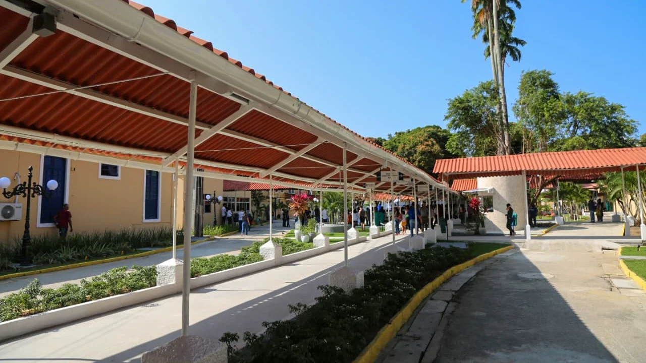 Área interna do Hospital Universitário Oswaldo Cruz (HUOC)