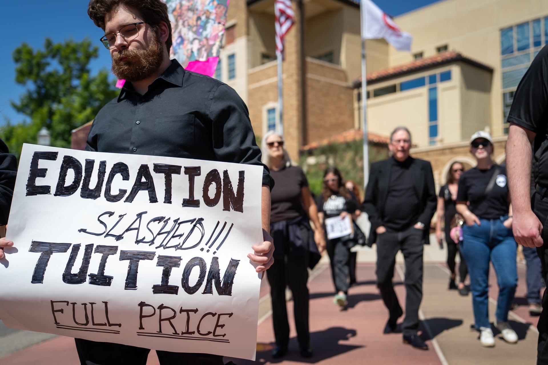 SEAT organized funerals to mourn academic freedom at universities