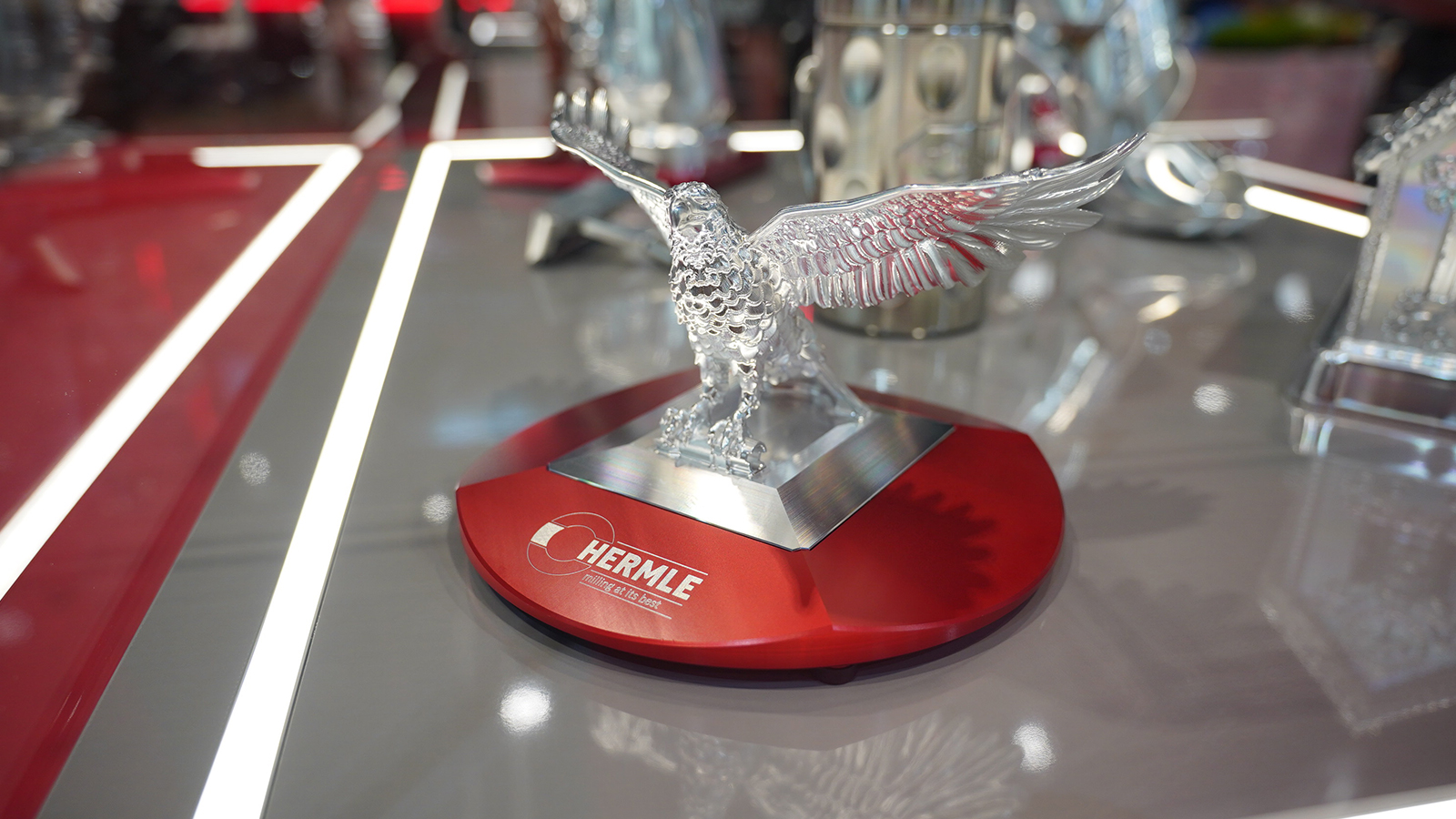 HERMLE eagle trophy detail