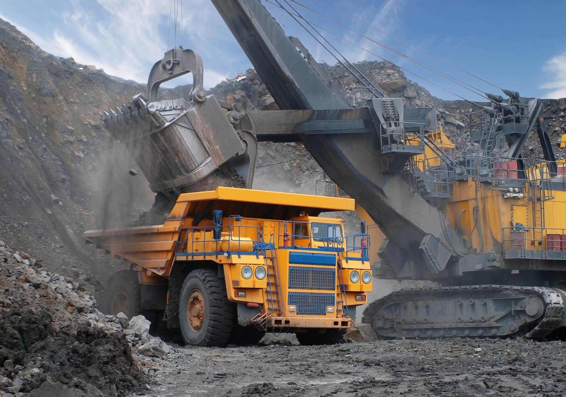 Autonomous mining vehicle with edge AI computing for underground and surface extraction operations