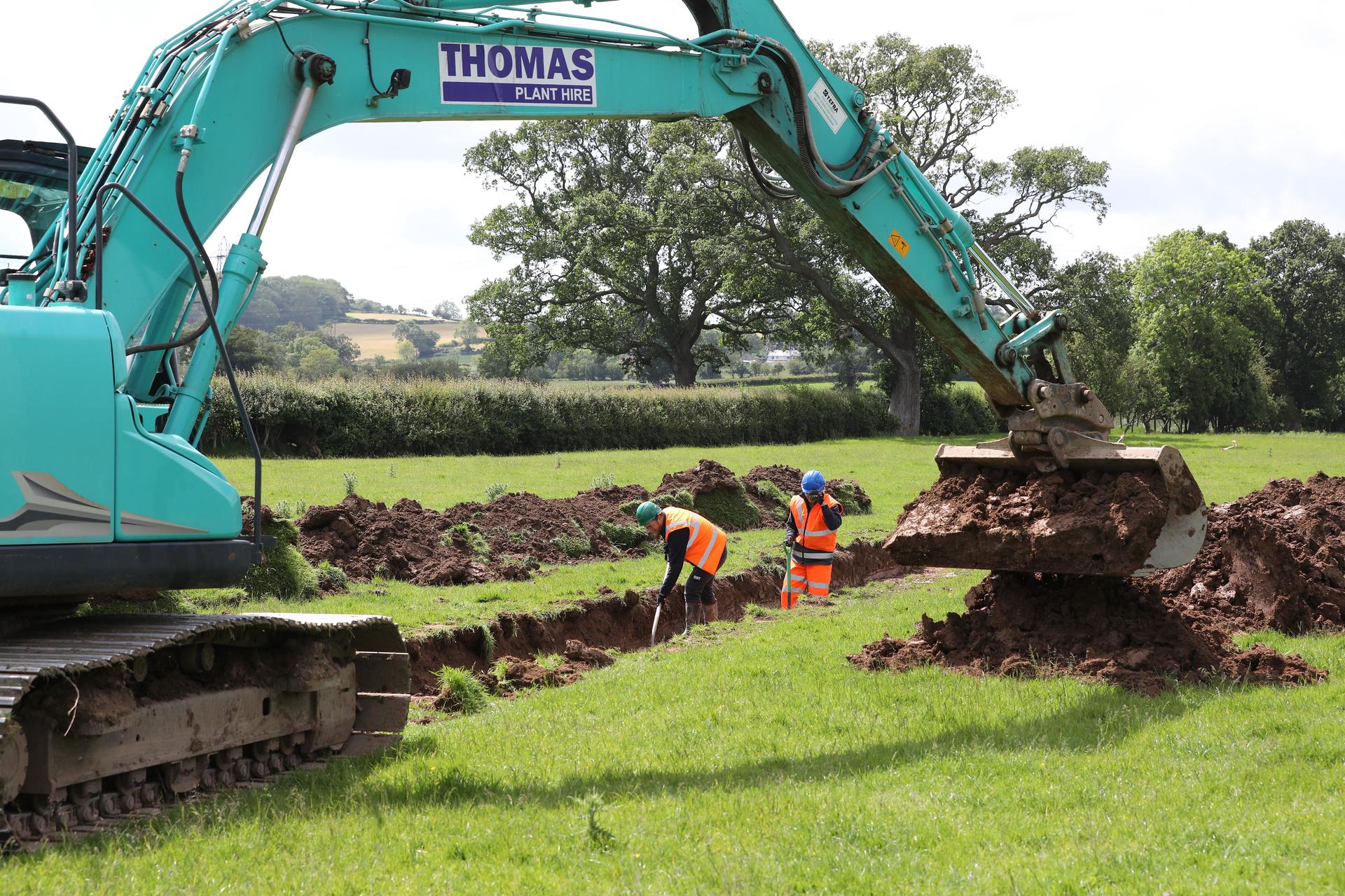Ymchwiliadau archaeolegol blaenorol ar safle’r is-orsaf ar y tir