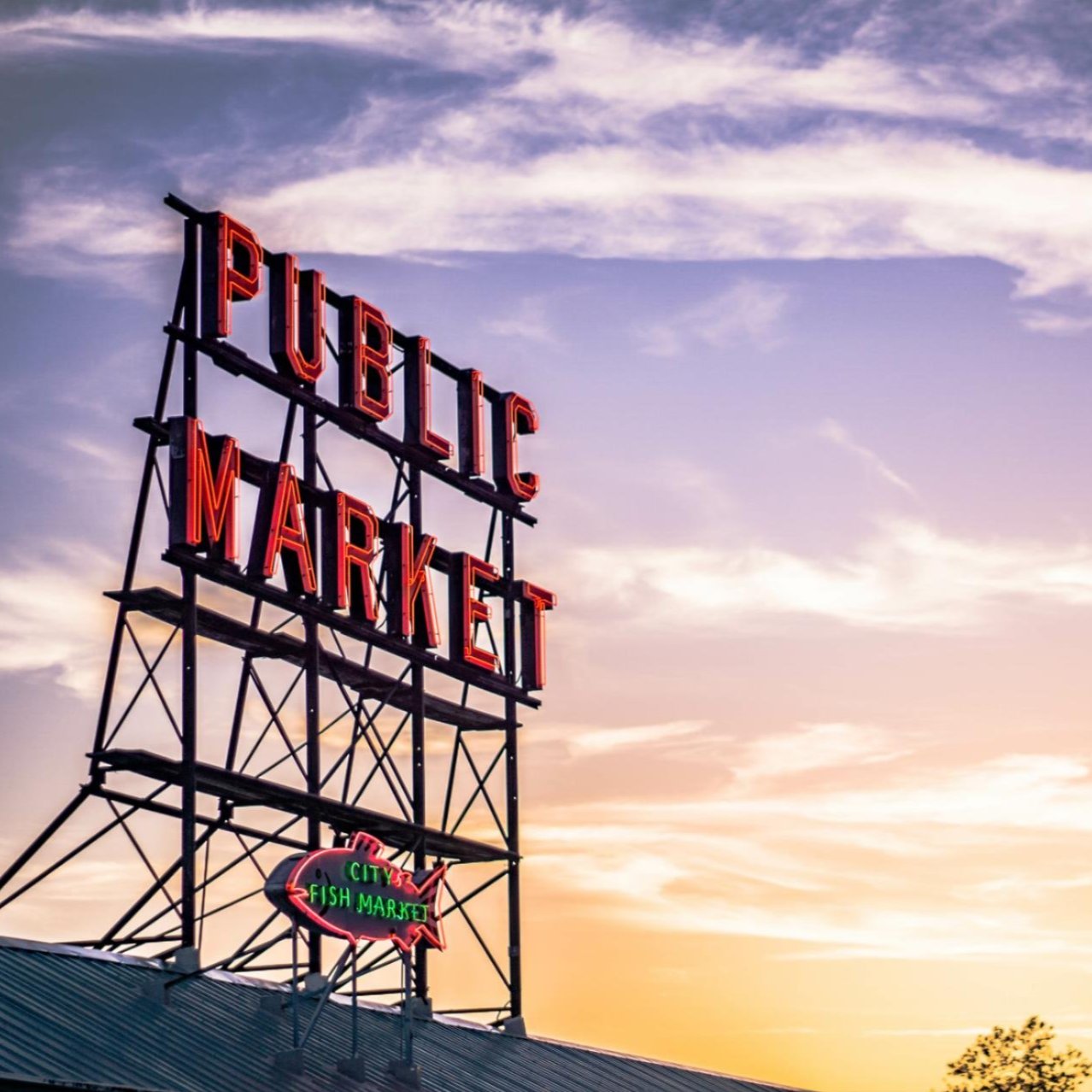 Iconic sign above Pike Place Market reading 