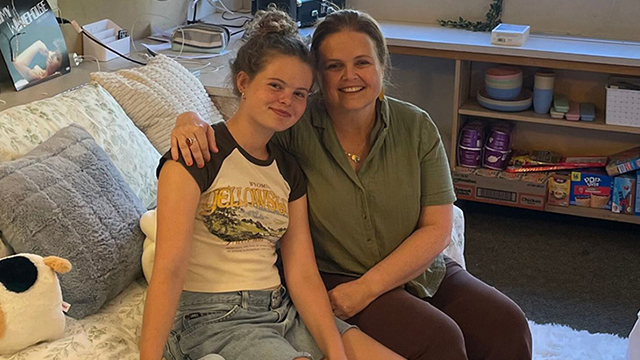 Lily Kamila (left) and her mom (right) in a dorm room