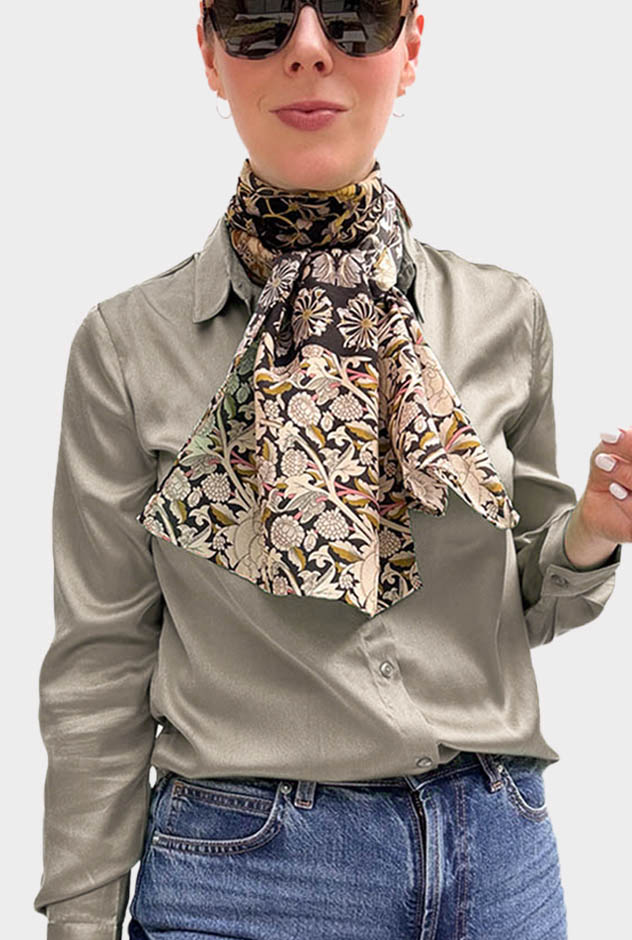 SILK CRÊPE DE CHINE SCARVES
