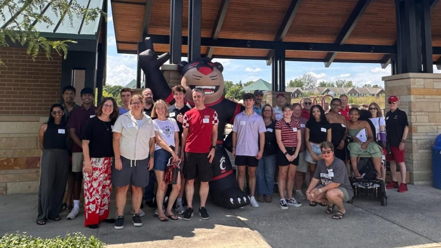 Incoming students and their families pose with Bearcat