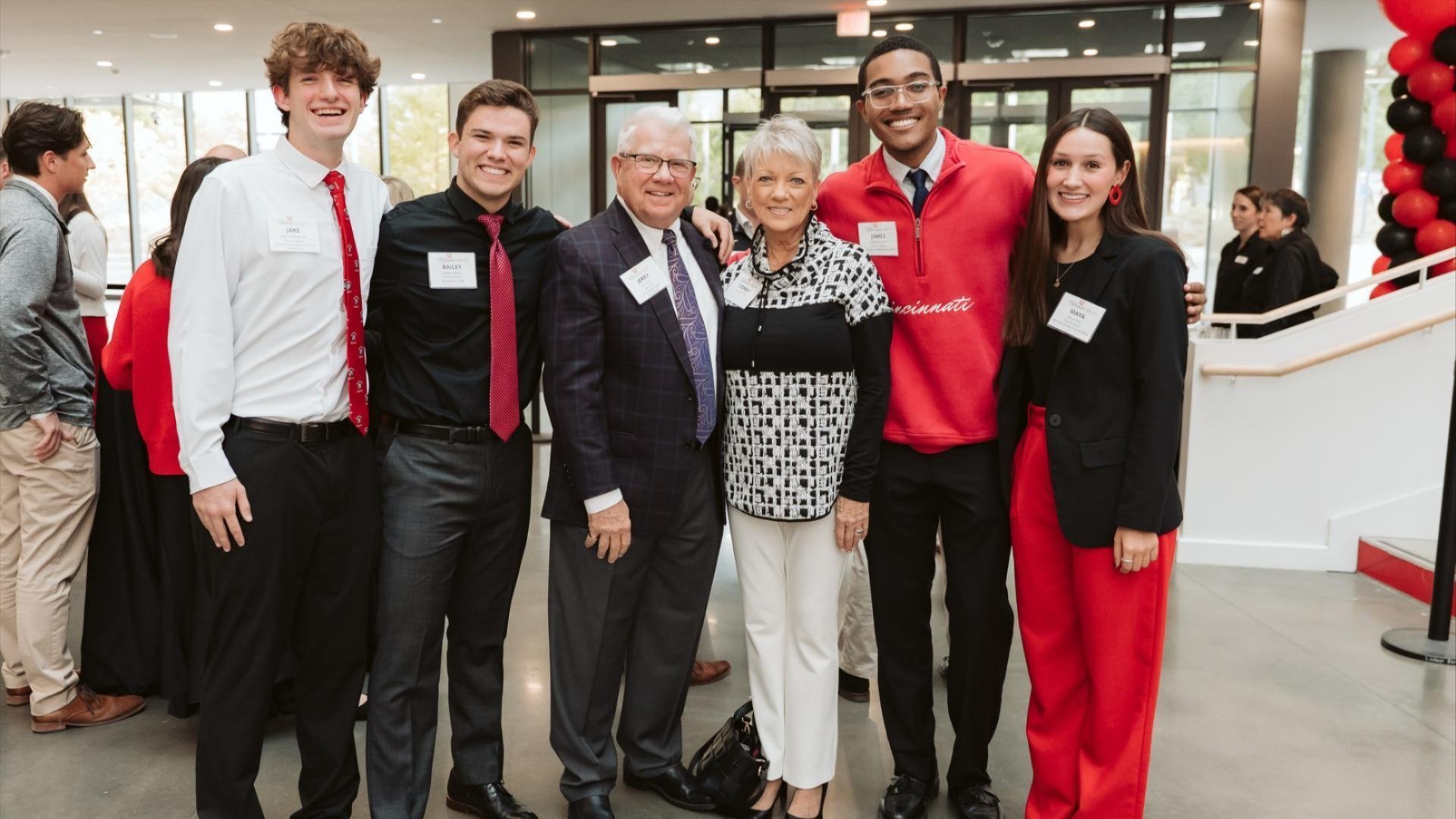 Group of Lindner students and alumni